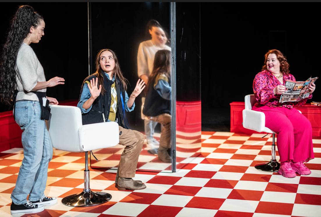 Buysse & Joosten met ‘Spill the Tea’: horror over roddel en achterklap