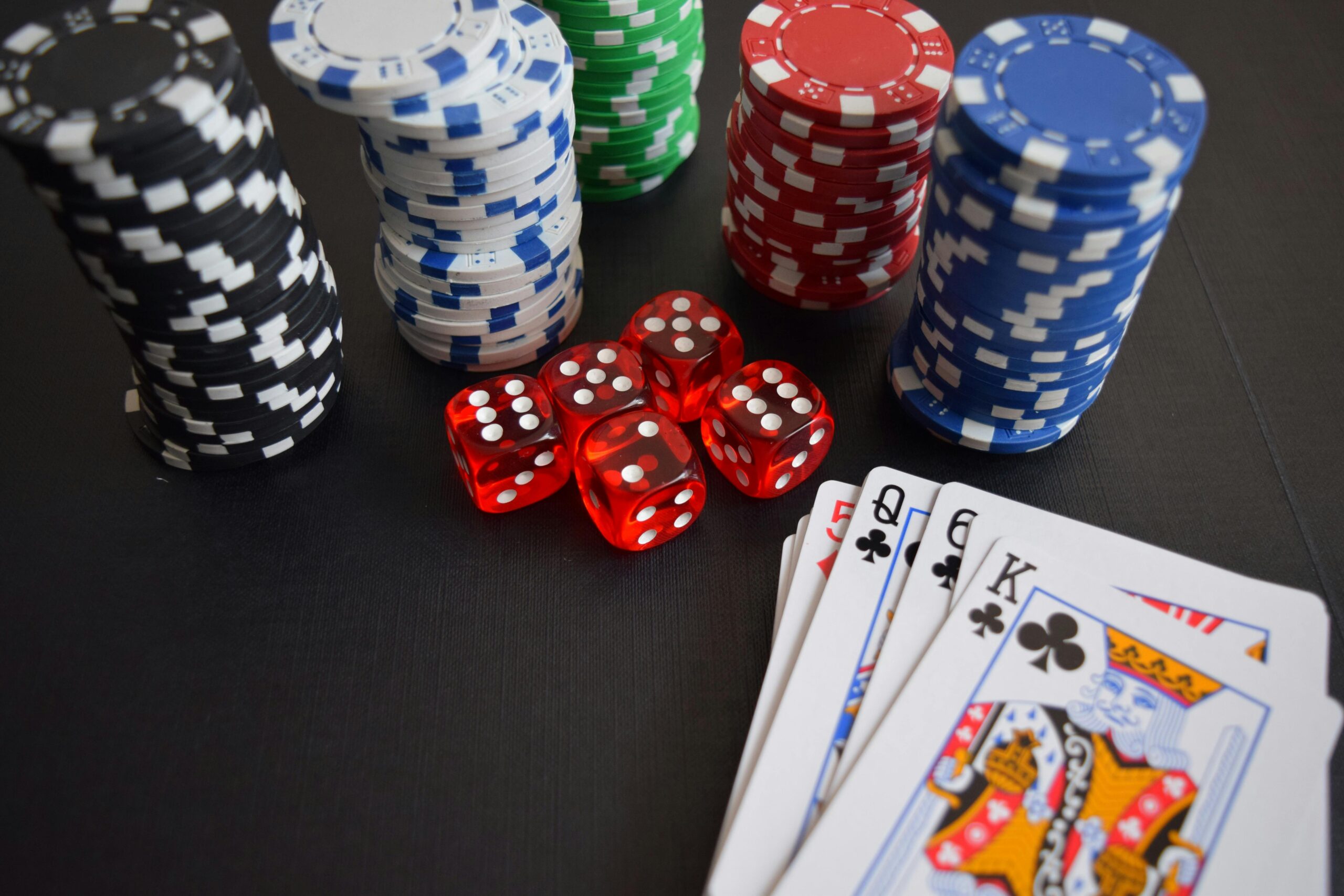 Gokken in Den Haag: tussen politiek, jackpots en toezicht