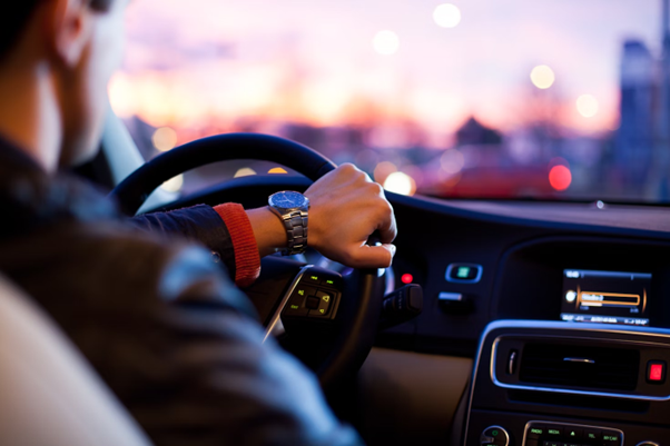 Conquer the Desert Roads: De Ultieme Gids voor Autohuur in de UAE