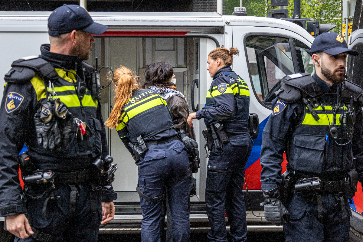 Demonstranten Haagse campus eisen dat universiteit Israëlische banden verbreekt, 75 arrestaties