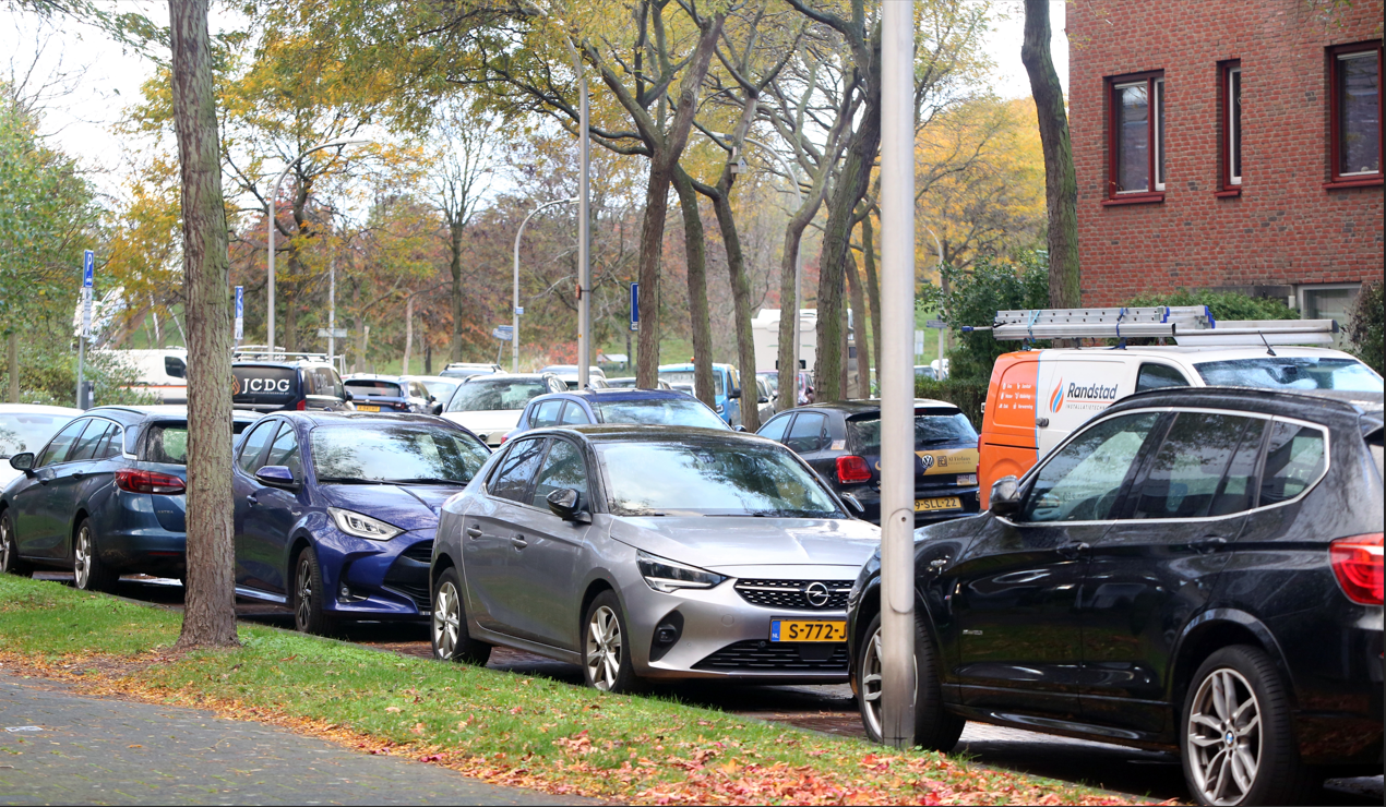 Ypenburgers hebben buik vol van hangjeugd en parkeerperikelen