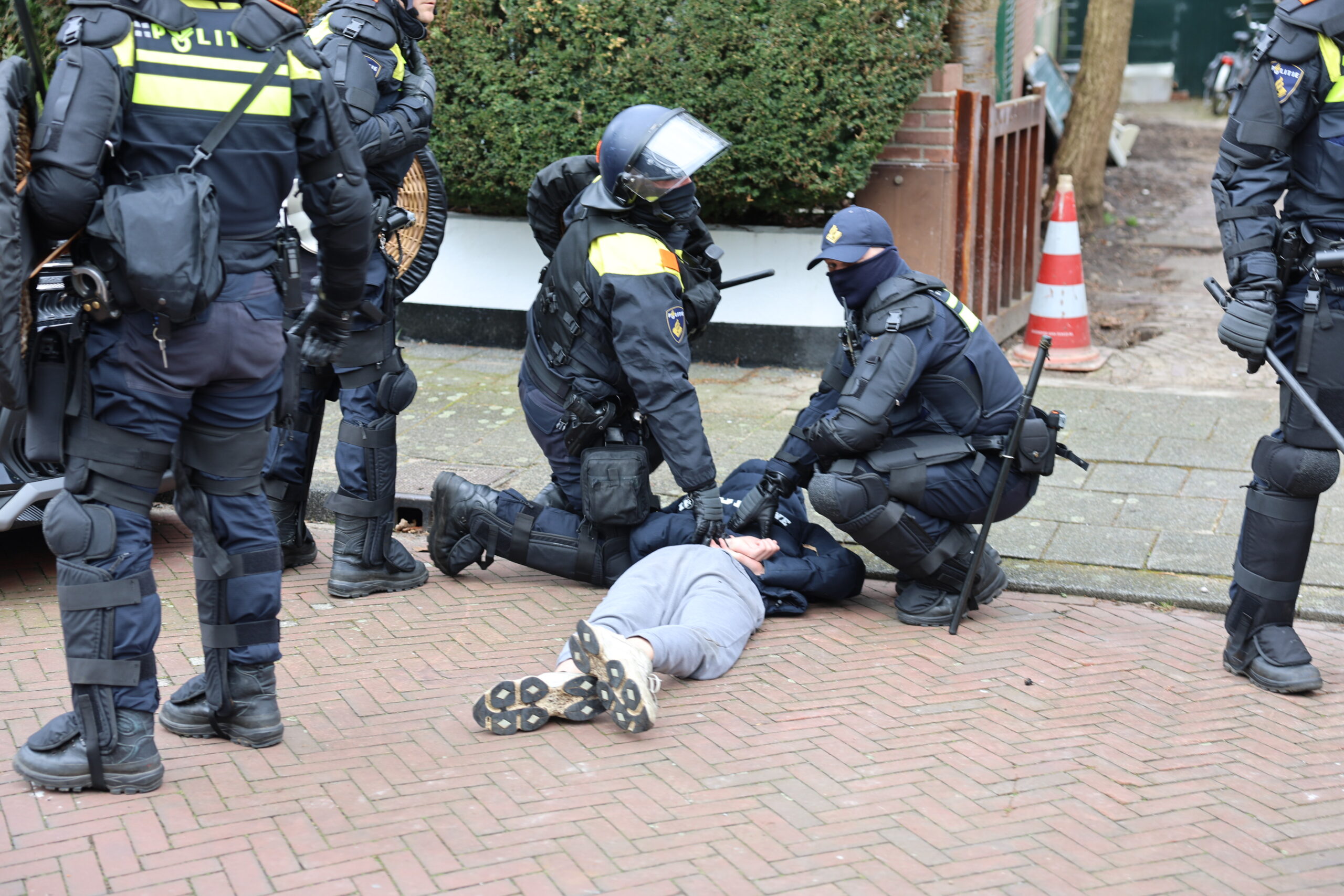 Celstraf voor geweld tegen agent bij demonstratie Sportlaan