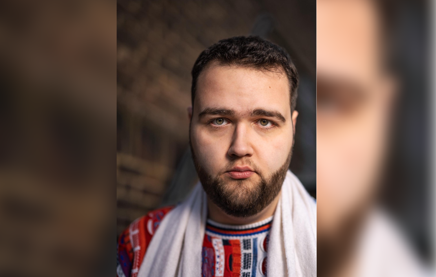 Sezgin Güleç, non-conformist en comedian: ‘Eerlijkheid is een menselijke plicht’