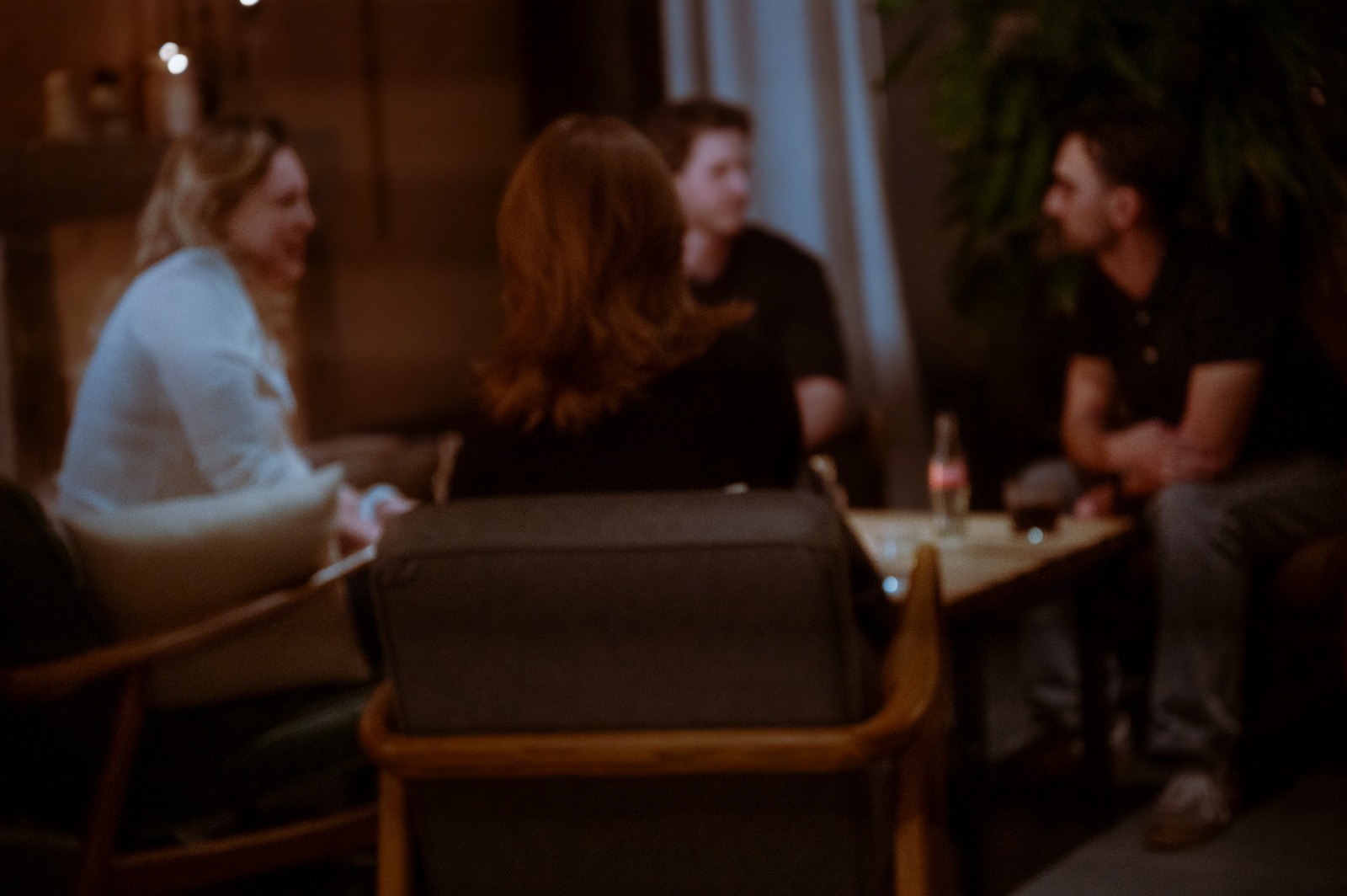 Jonge singles zoeken liefde weer offline: ‘Met een paar swipes krijg je geen relatie’