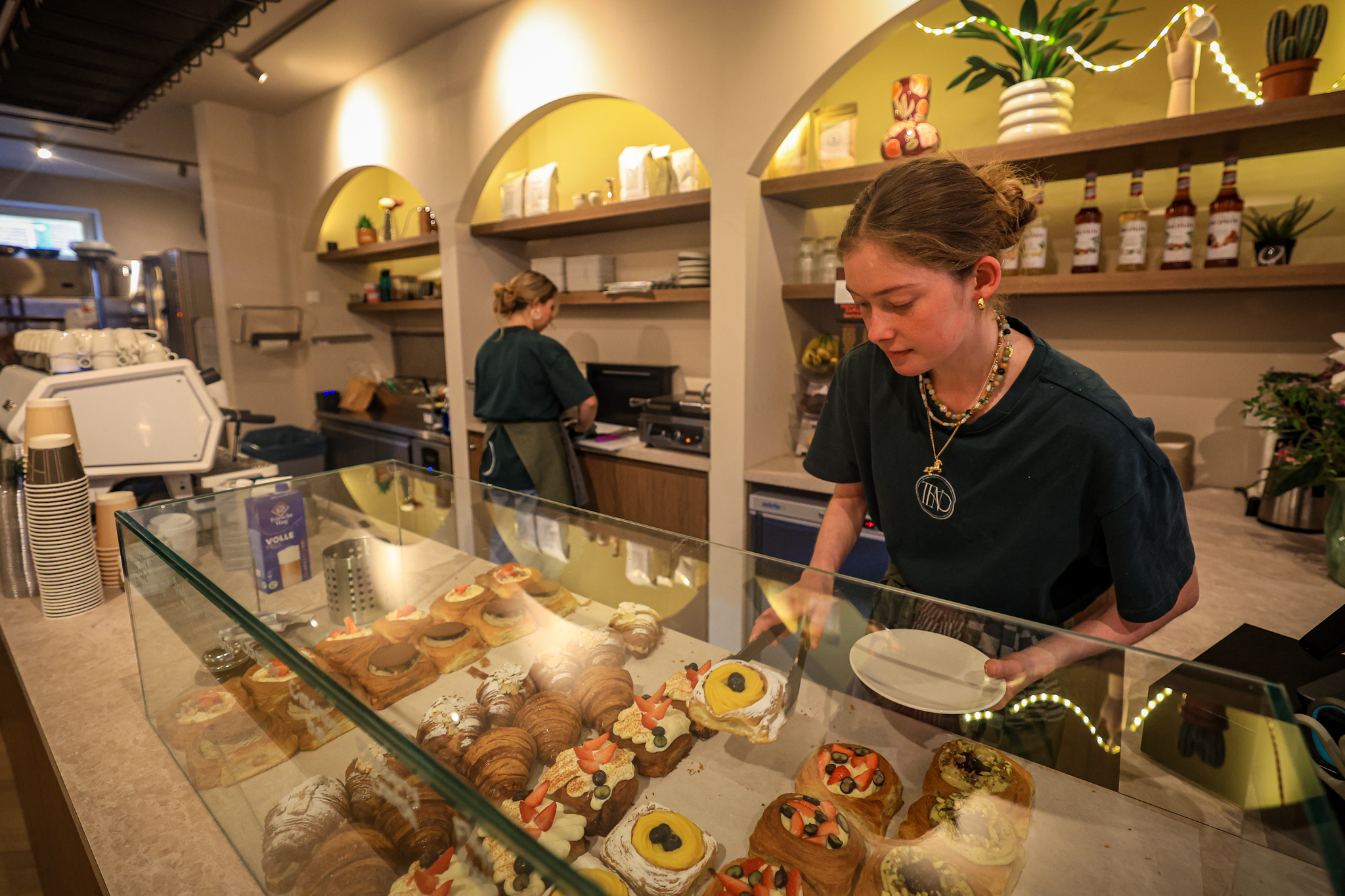 Rotterdamse bakkerij Number Ten opent in centrum: ‘Het kost drie dagen om dit bladerdeeg te maken’
